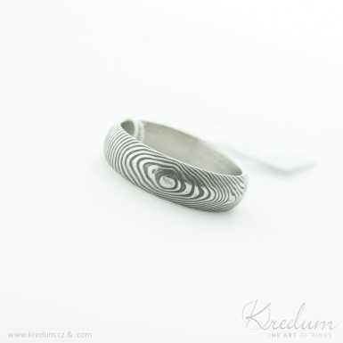 Prima čárky - Kovaný snubní prsten z nerez oceli damasteel, V4945