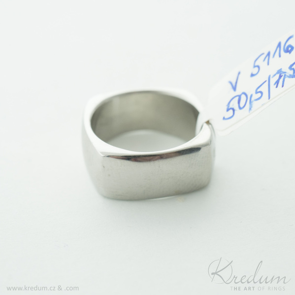 Kulatý čtvereček lesk - kovaný snubní prsten z nerezové oceli - V5116