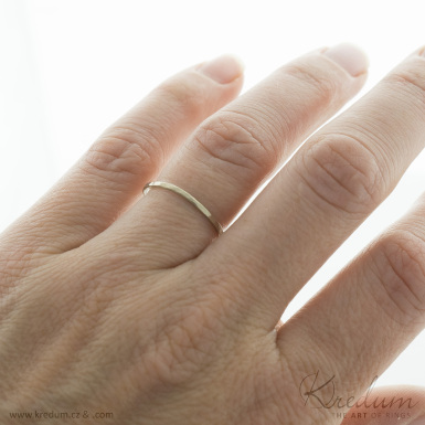 Plain gold draill white - zlatý snubní prsten - V5170