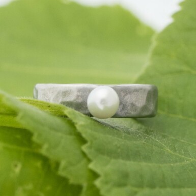 Natura nerez a perla - matný - kovaný zásnubný alebo snubný prsteň z chirurgickej ocele