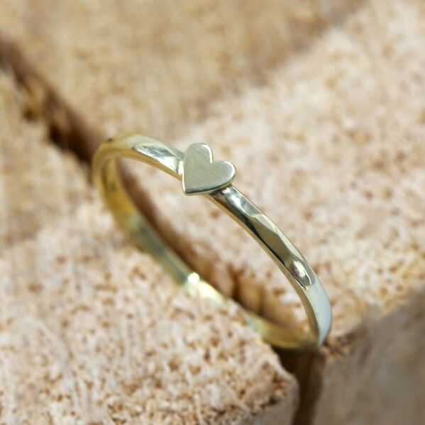 - zlat prsten se srdkem