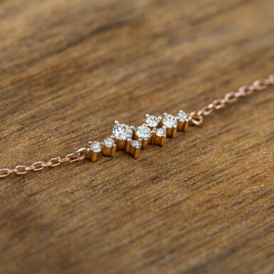 Zlat� n�ramok s dekor�ciou a laborat�rnymi diamantmi