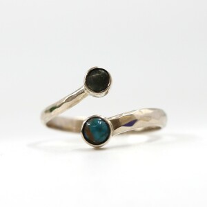 zlat� prsten s tyrkysem a kamenem, kter� si dodal z�kazn�k